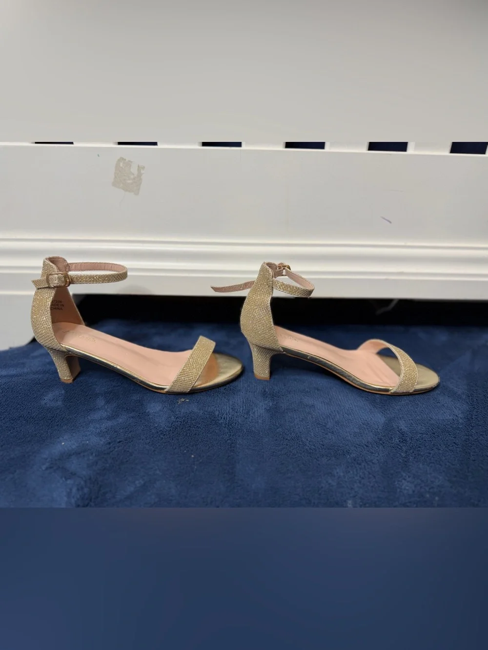 Motasha Girls Gold Glitter Low Heel Dress Sandals – Size 3